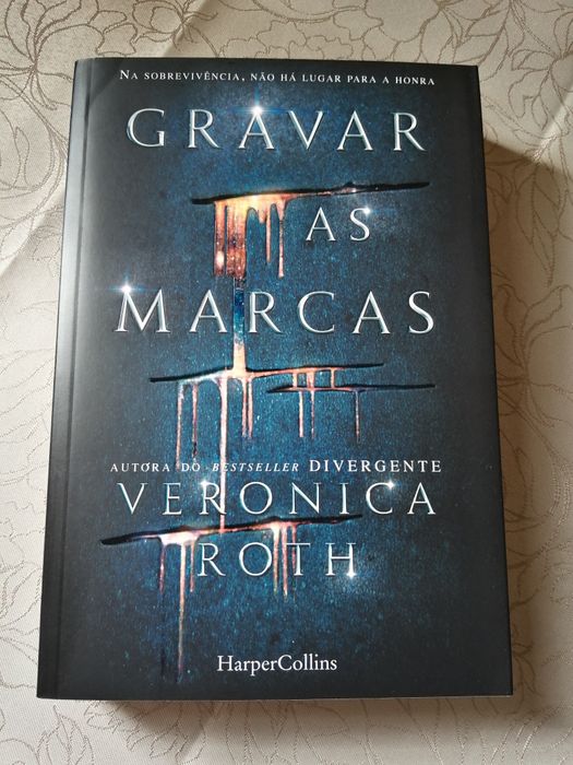 Divergent - Veronica Roth (free shipping)