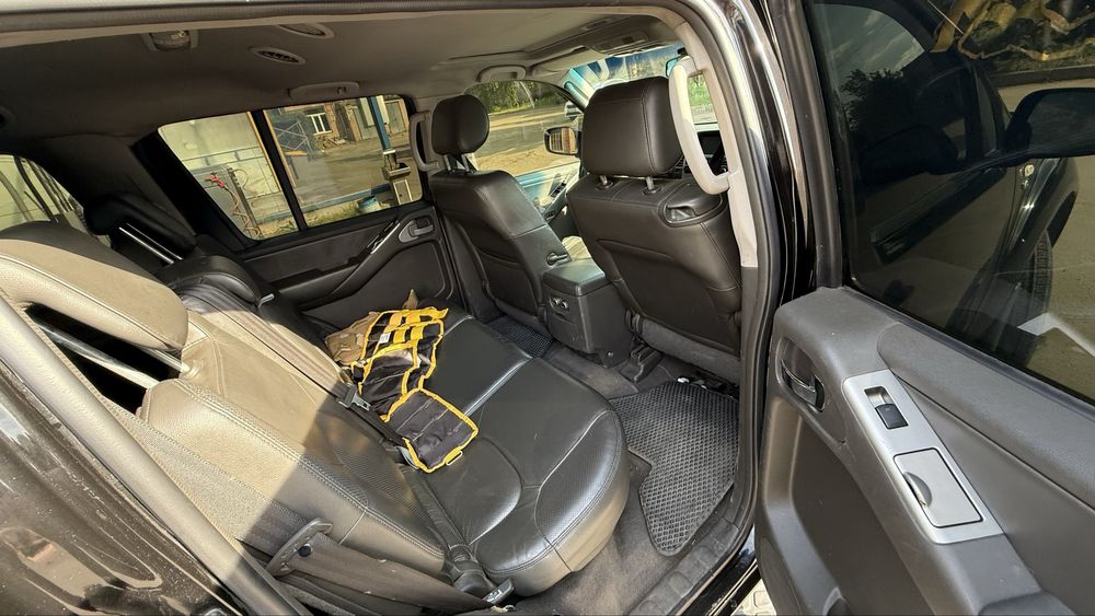 Nissan pathfinder 4л V6