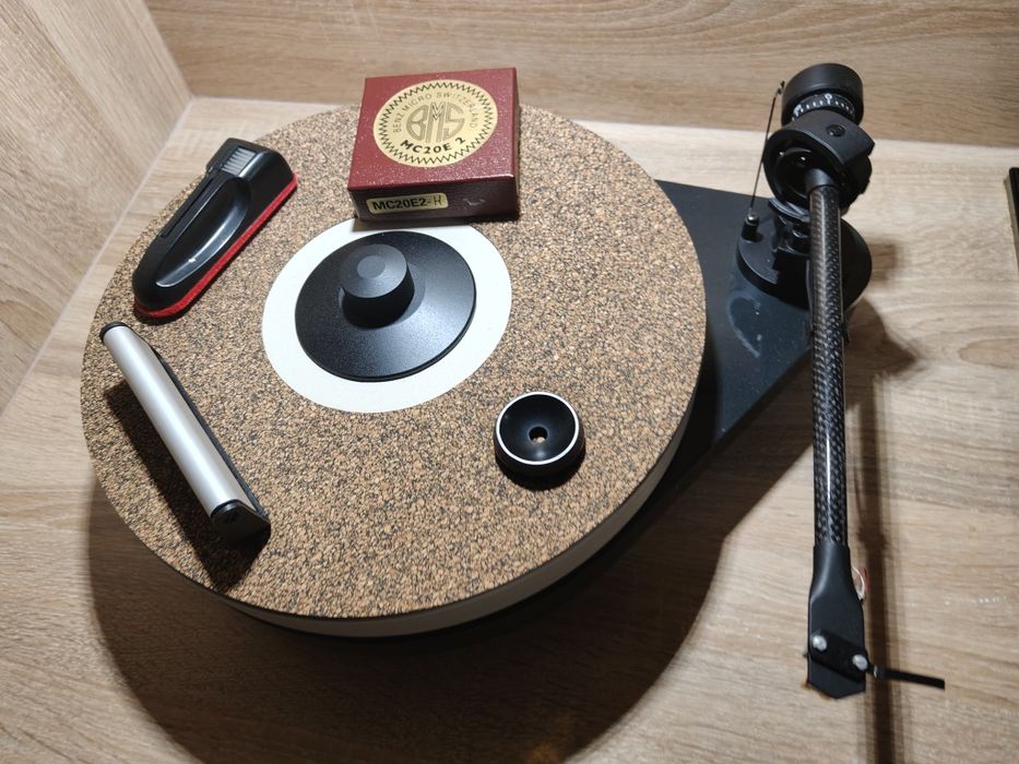 Gramofon PRO-JECT RPM 5 Carbon + Micro Benz MC20E2-H