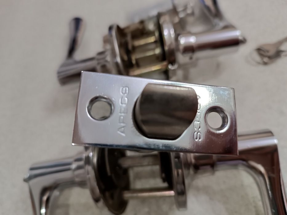 Продам дверные ручки для комнатных дверей