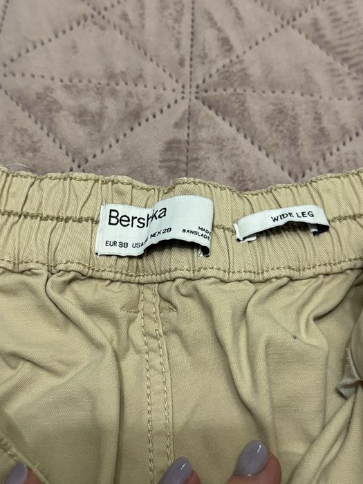 Штани карго від Bershka у подарунок топ від Zara