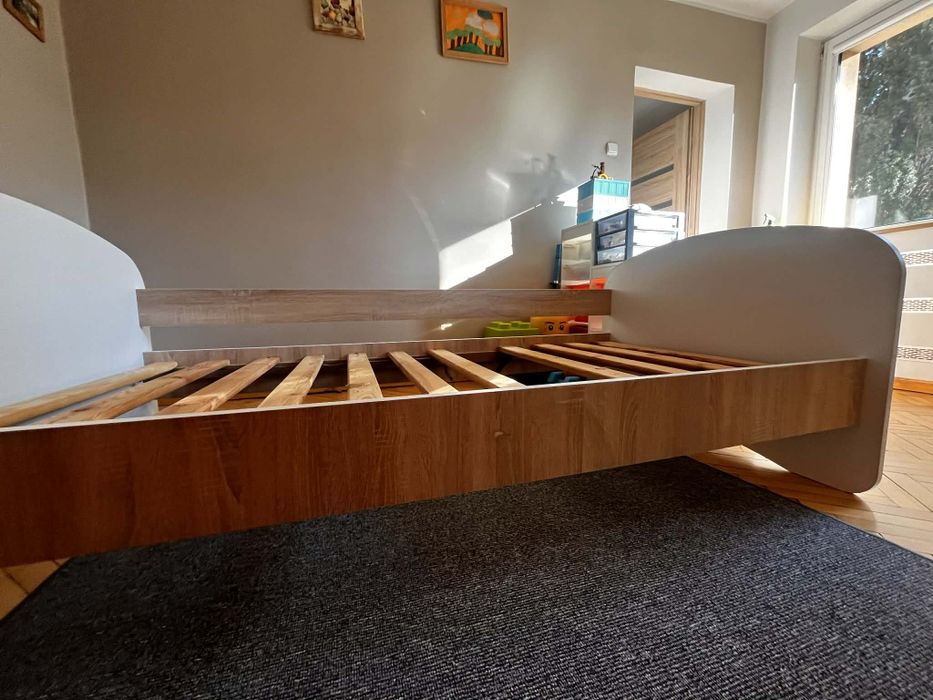 Łóżko o wymiarach  180/90