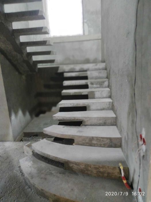 Бетіндегі письки және сийетіні