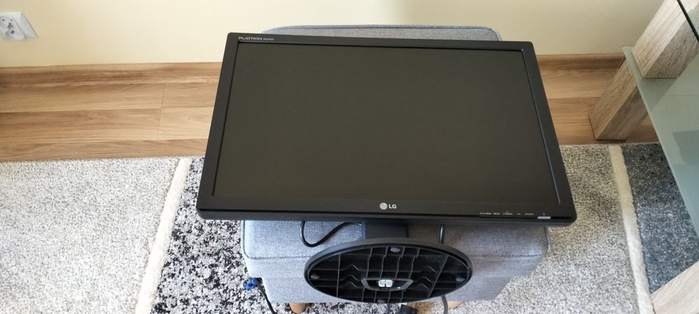 Monitor LG flatron w 2242 s