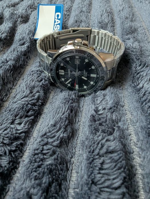 стильний чоловічий годинник CASIO MTP-VD01D-2E