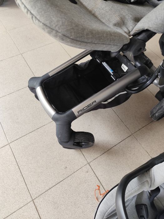 Carrinho e Cadeiras de Bebê