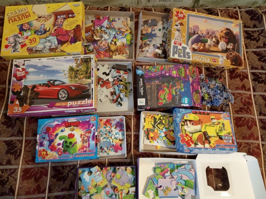 Пазлы,набор пазлов.