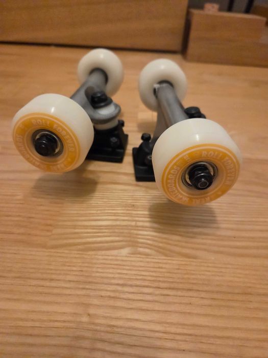 Real Skateboard trucki 7.5 + kółka + łożyska montażówki