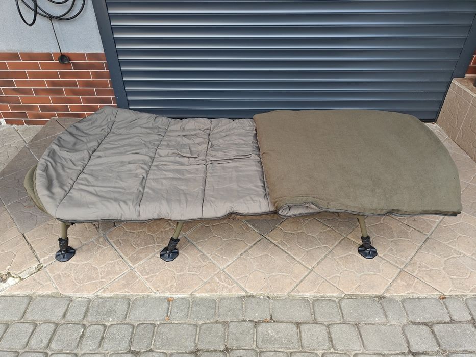 Łóżko karpiowe Avid Carp Benchmark Memory Foam Sleep System poduszka