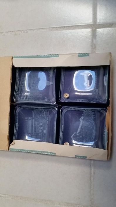 Conjunto de 4 pratos Finlandeses novo!