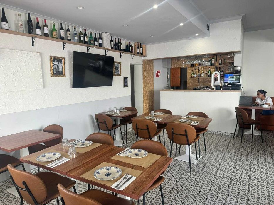 Trespasse restaurante renda 385 euros.