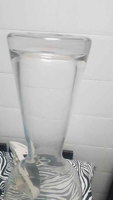 Jarra grande de vidro soprado com 79,5 cm altura