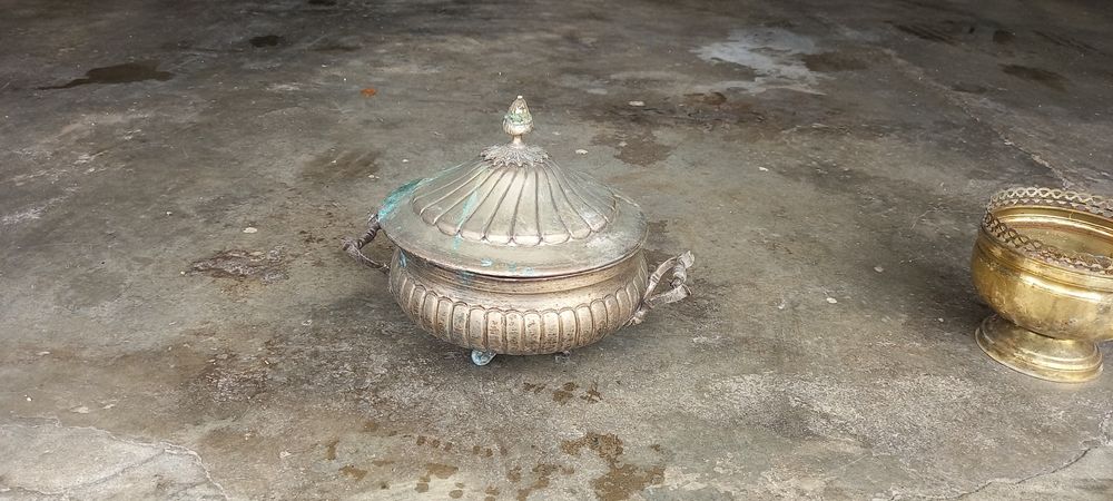 Terrina antiga em estanho