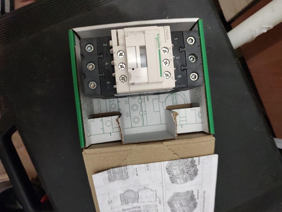 Stycznik Schneider LC1D65AV7