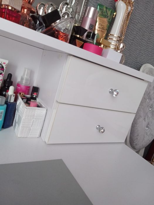 Piękna toaletka biurko