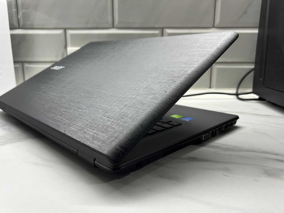 Acer Aspire E5-772G Core i3-4005U/8Гб ОЗУ/256Гб/GeForce 920M/17.3" HD+