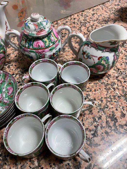 Collectible Chinese Dinnerware Set64730215635843122