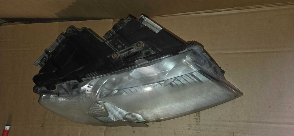 Lampa prawa Xenon Audi A8 D3 FL żarnik przetwornica kpl