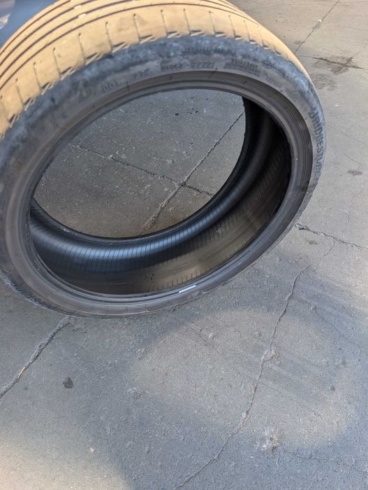 Pneus carro 225 40 19 Bridgestone