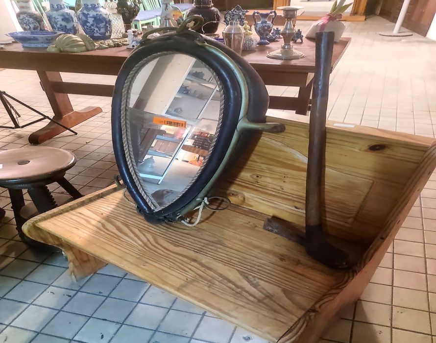 cadeirões, camas, secretarias