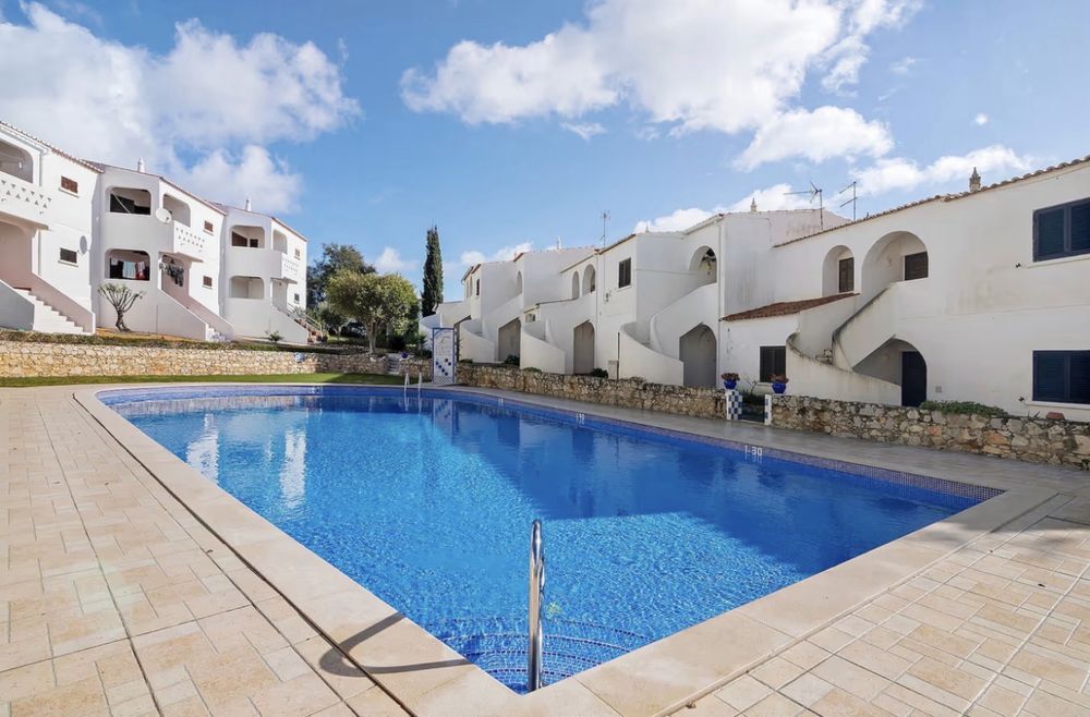 Casa 2 quartos - Acesso direito Piscina - Alporchinhos