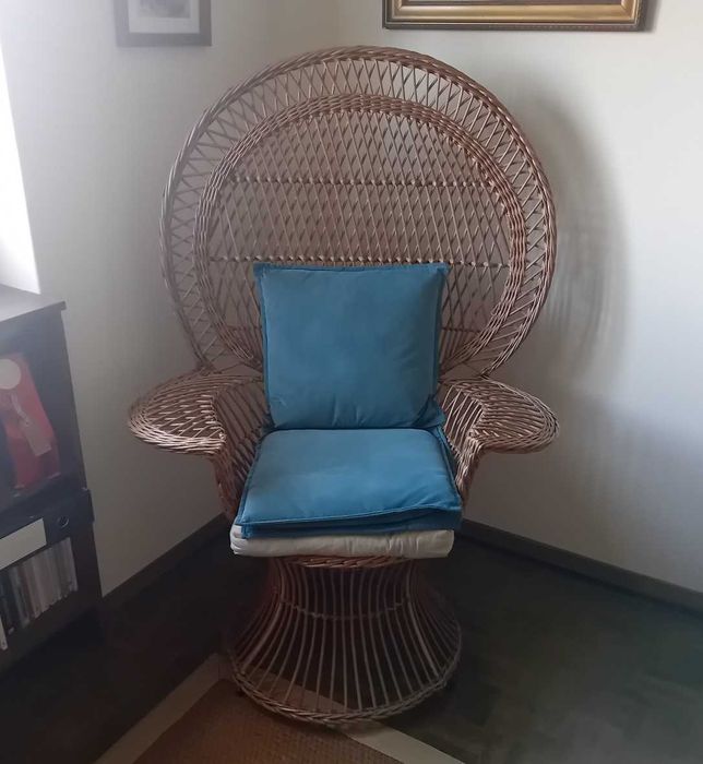 Cadeirão de vime - modelo "Pavão" - como novo