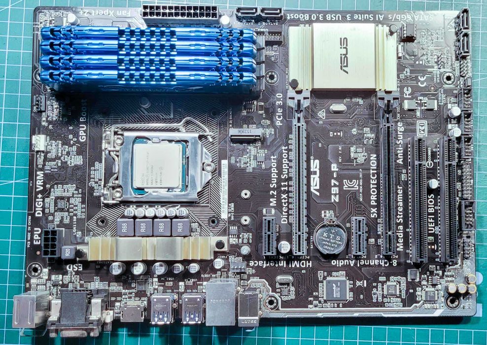 Płyta główna ASUS Z97-P + procesor i7 4790K + pamięć 32GB G.SKILL z serii Ripjaws Z (F3-2400C11Q-32GZM) + wodny blok chłodzenia. Komplet
