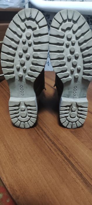 Продам женские ботинки ECCO