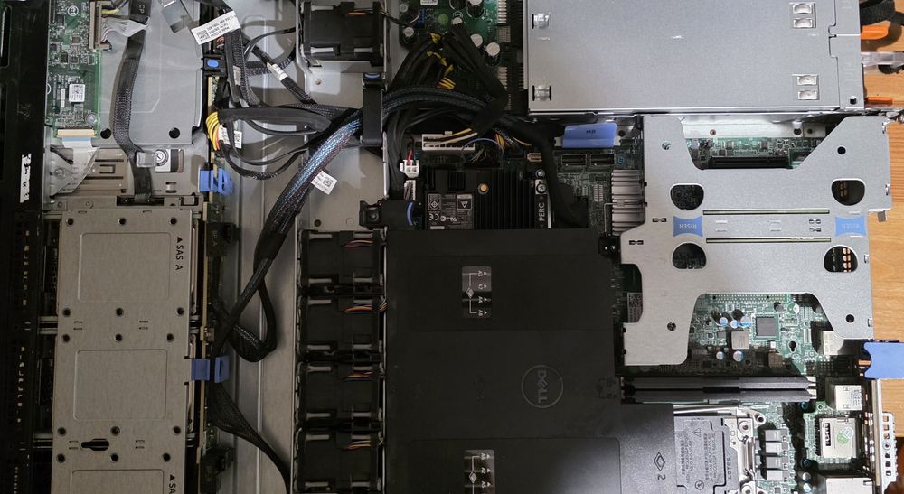 Dell PowerEdge R430 1U – Xeon E5-2630 v3 – 32GB ECC – H730 – 6x 300GB SAS – Rails