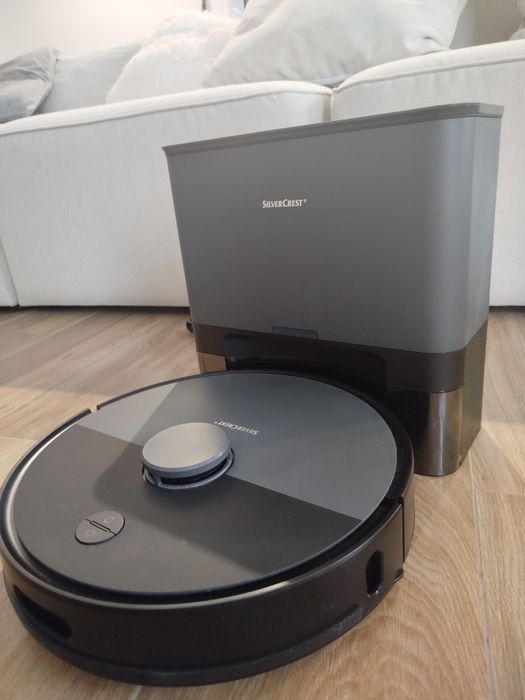 Robot sprzątający silvercrest ze stacją opróżniającą .fabrycznie nowy.