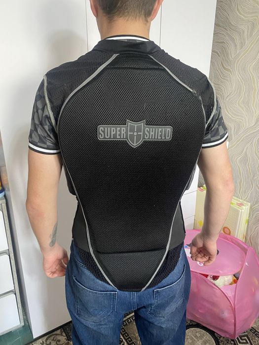 Захист спини для їзди на мотоциклі