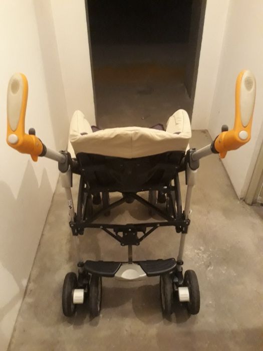 Carrinho de bebé Chicco e cadeirinha autoo igual, quase novinho!!!