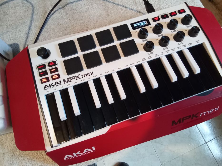 Vendo Akai MPK mini