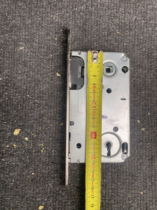 Dobradiças e fechaduras magneticas