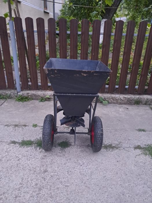 Продам розкидач добрива