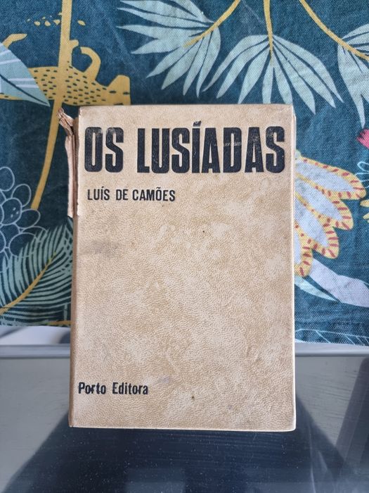 Livros vários em português