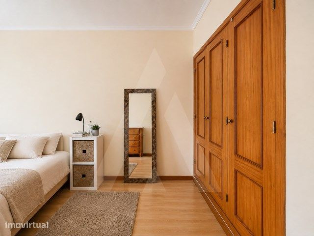 Apartamento T1 com garagem fechada na Praia da Barra