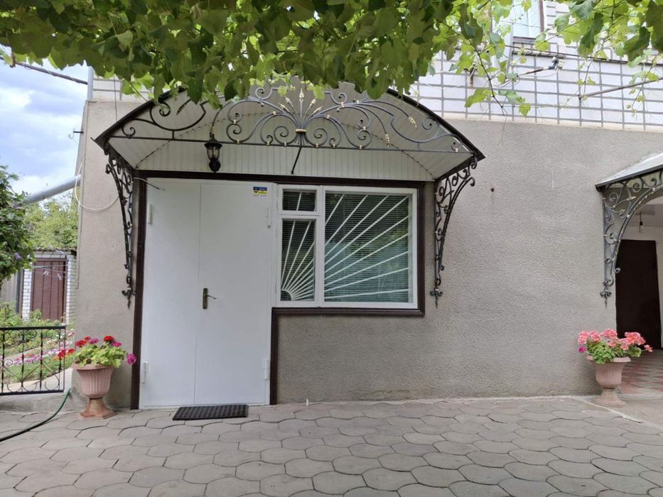 Продам будинок поруч з центром