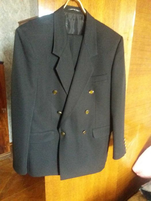 Продам мужской костюм