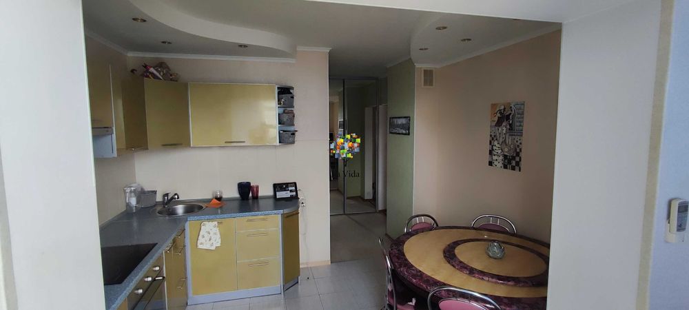 Продаж 2к квартири Закревского 19