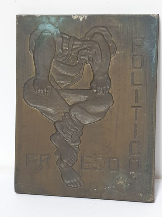 Rara Medalha em Bronze "Preso Político"