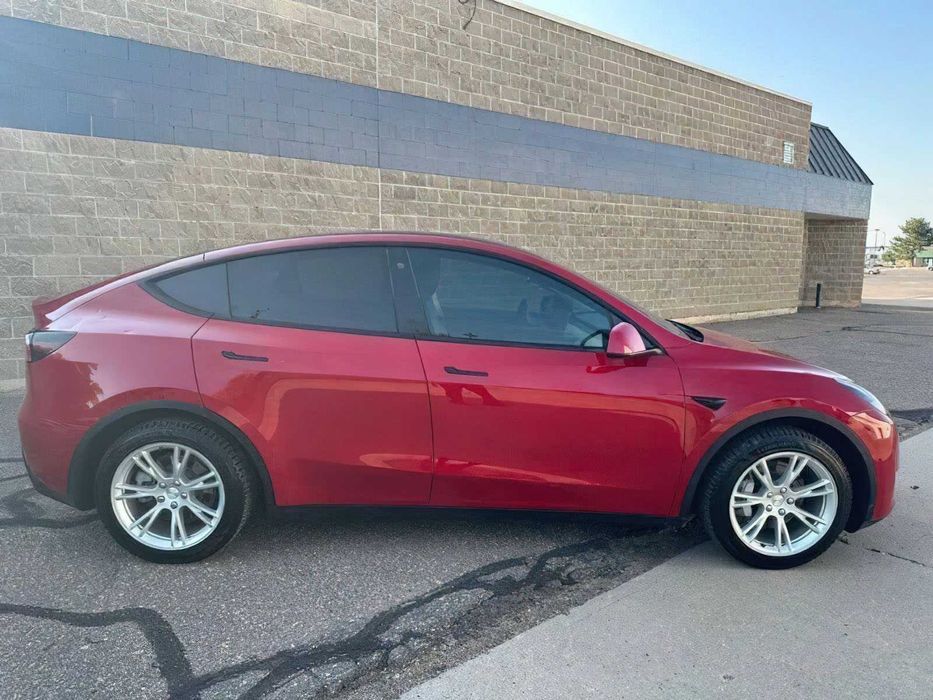Tesla Model Y Long Range      2021
