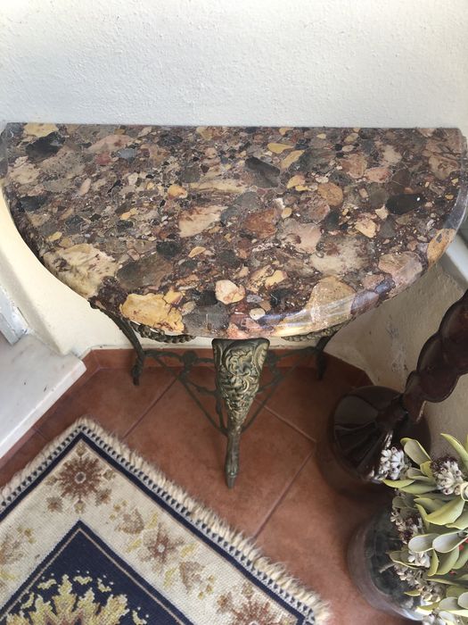 Mesa e espelho emBronze