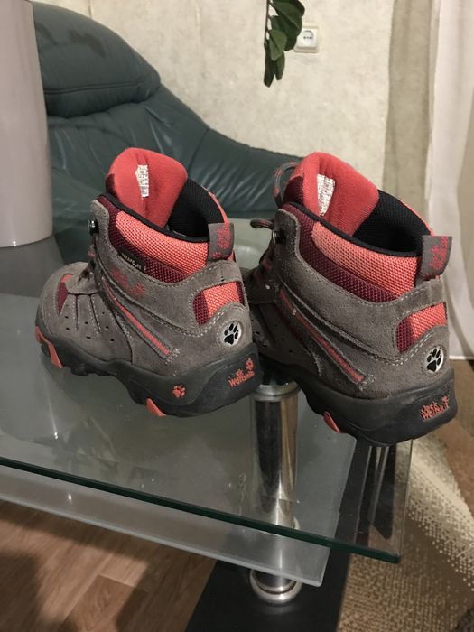 Кросівки- черевики, демисезонні ,  підросткові- розмір 35.