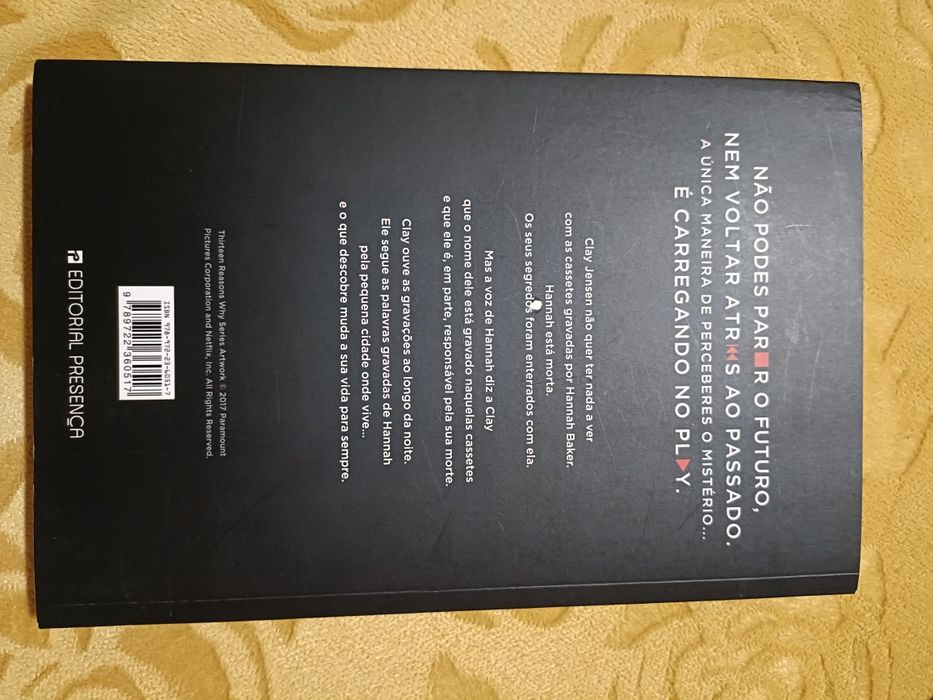 Livro "Por treze razões"