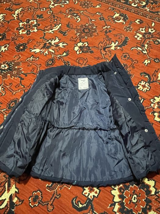 Продам куртку на девочку