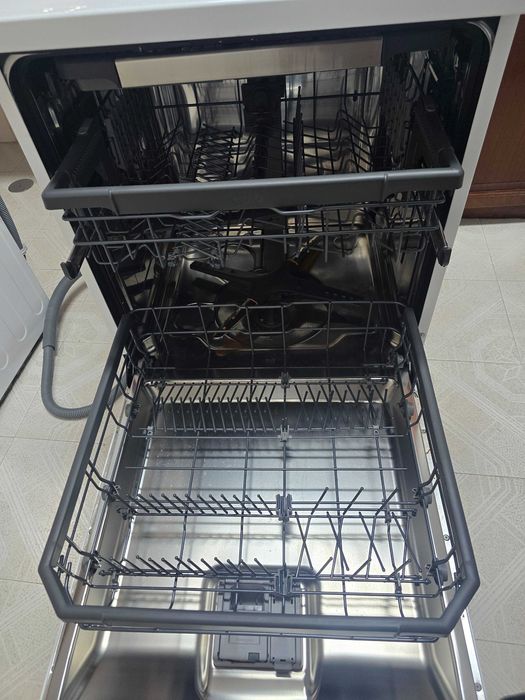 Máquina de Lavar Loiça LG DF355FW — Excelente Estado, Muito Pouco Uso