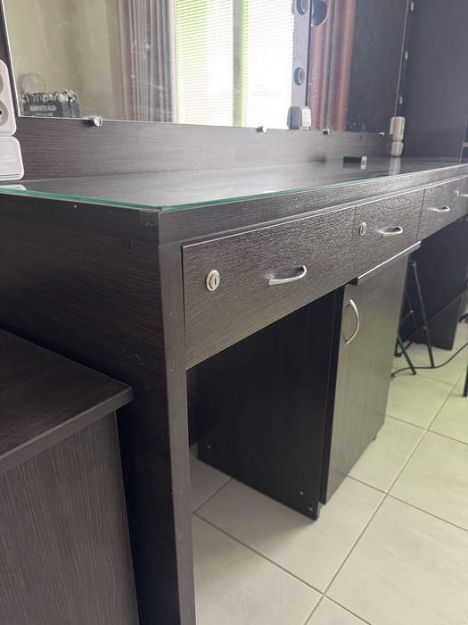 Гримерний стіл на два робочих місця