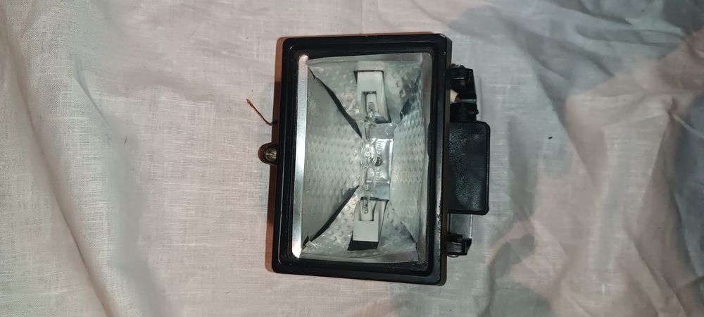 Ліхтар-прожектор