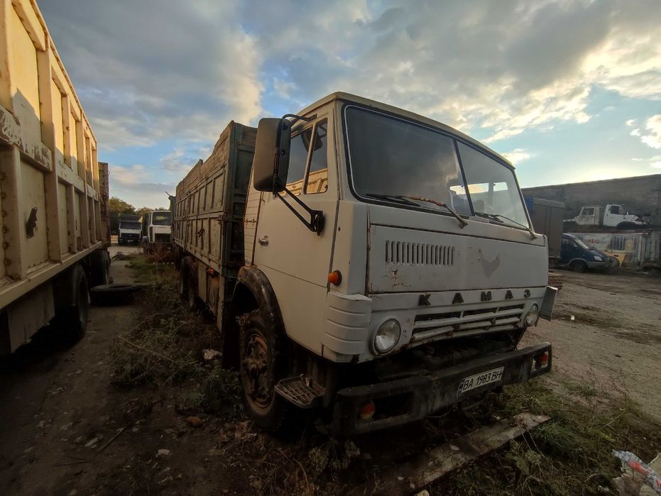 Камаз з причепом, або окремо двигун, КПП,